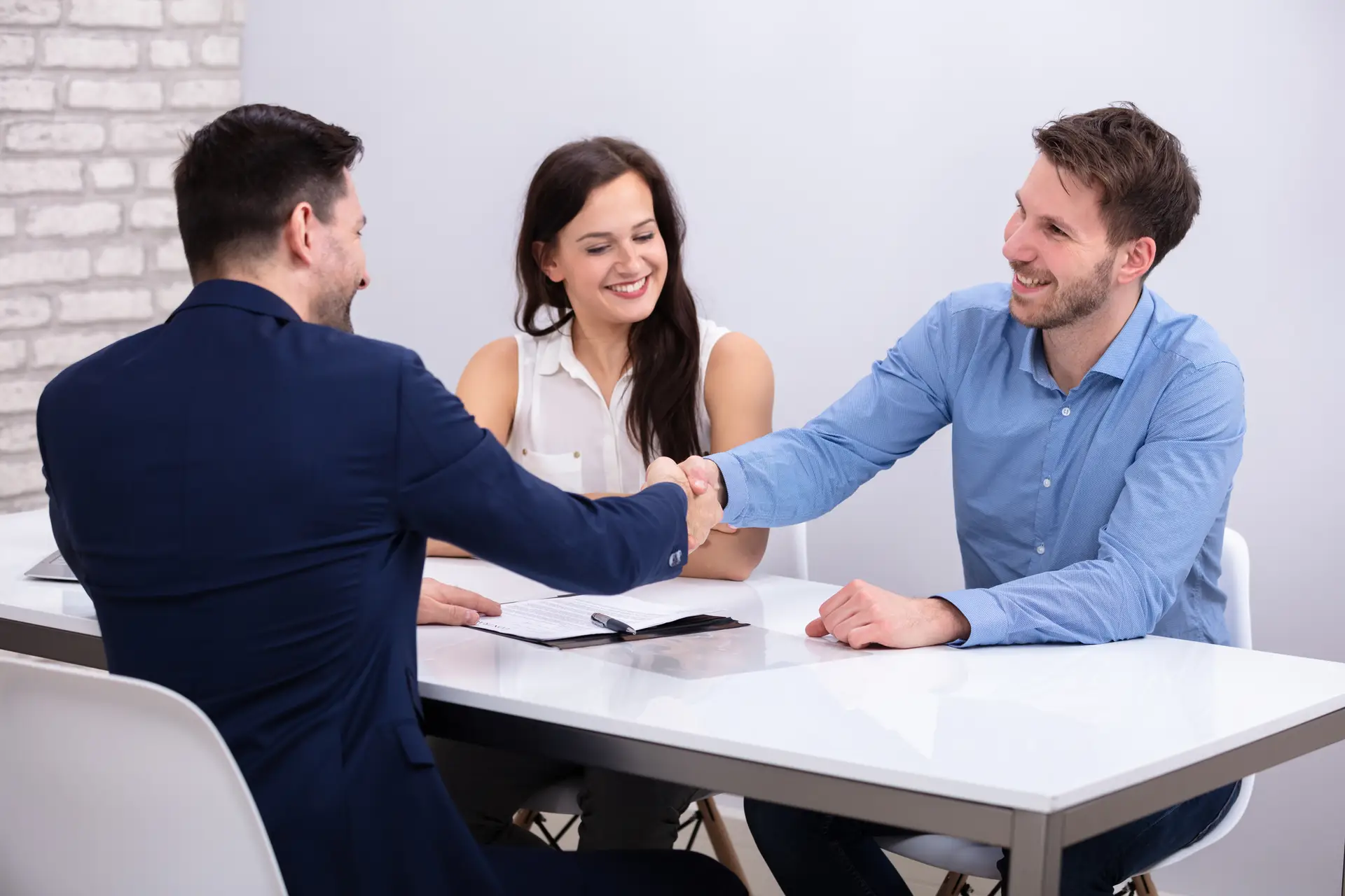 Couple signing loan documents with notary public in New Jersey